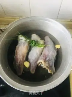 Make A duck with white water step 1