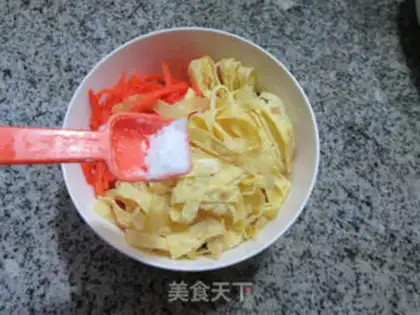 Make Carrot, egg-skin spinach step 9