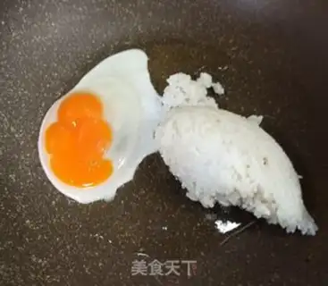 Make Korean chili egg fried rice step 1