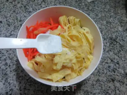 Make Carrot, egg-skin spinach step 10