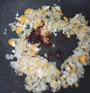 Make Korean chili egg fried rice step 2