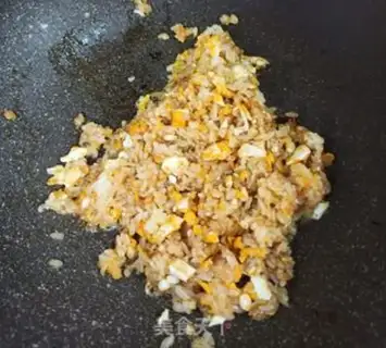 Make Korean chili egg fried rice step 3