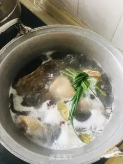 Make A duck with white water step 5