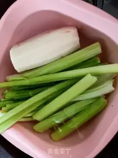 Make Pork lichen celery step 1