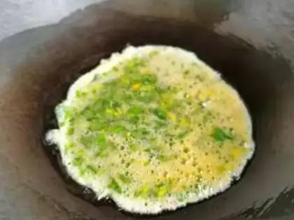 Make Celery leaves and fried eggs step 5