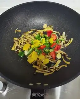 Make Pepper crab mushrooms and fried eggs step 6