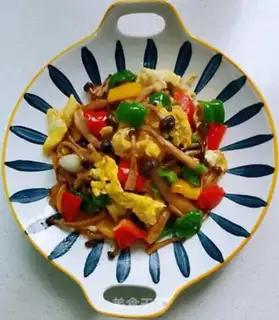 Make Pepper crab mushrooms and fried eggs step 8