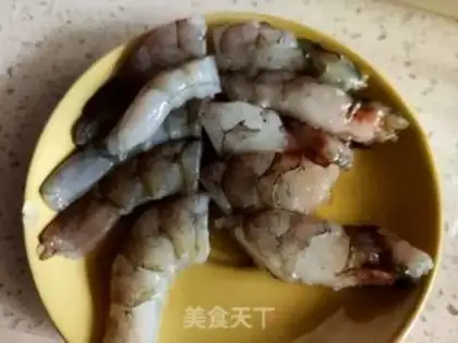 Make Cream eggs and shrimp step 1
