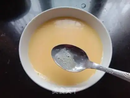 Make Shrimp skin steamed eggs step 2