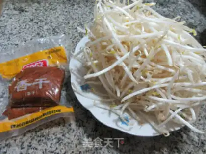 Make Scrambled eggskin and green bean sprouts step 1