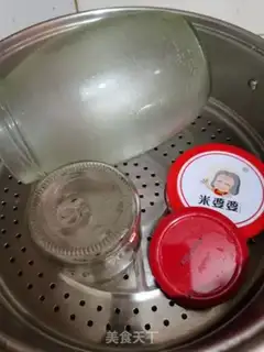 Make Strawberry cans step 3