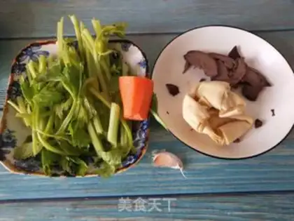 Make Celery tofu and pork heart step 0
