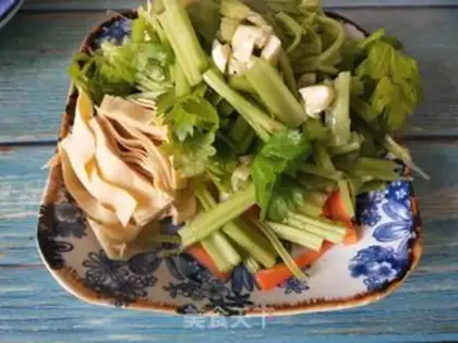 Make Celery tofu and pork heart step 1