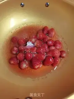 Make Strawberry jam step 1