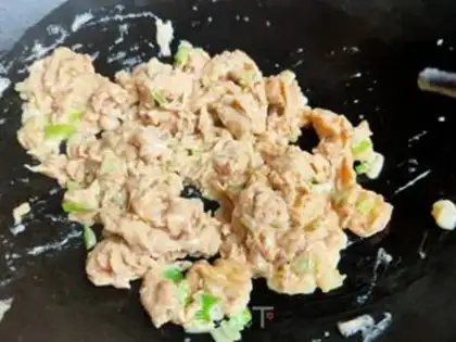 Make Egg and shrimp sauce step 4