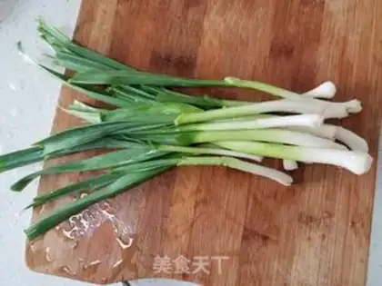 Make Garlic sprouts to the bone step 1