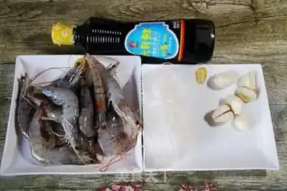 Make Garlic fans steam shrimp step 1