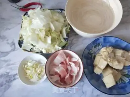 Make Soy sauce and tofu soup step 0