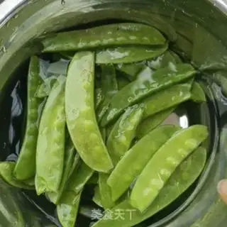 Make Garlic Dutch beans step 0