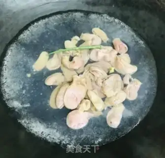 Make Pyramid fried fish step 1