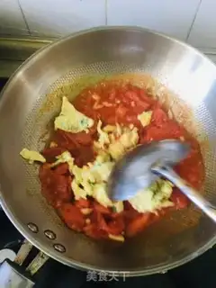 Make Tomato fried eggs step 6