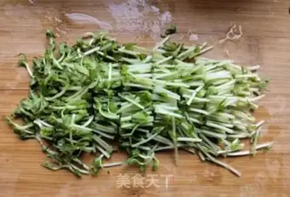 Make Pine willow eggcake step 1