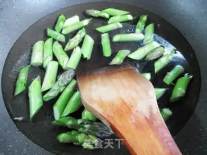 Make Tomato fried storks step 1