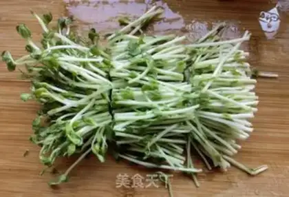 Make Pine willow sprout noodles step 0