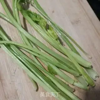 Make Fresh water and donkey celery step 0