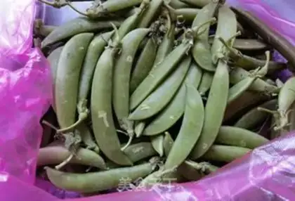 Make Garlic sweet peas step 0