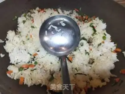 Make A radish sausage fried rice step 3