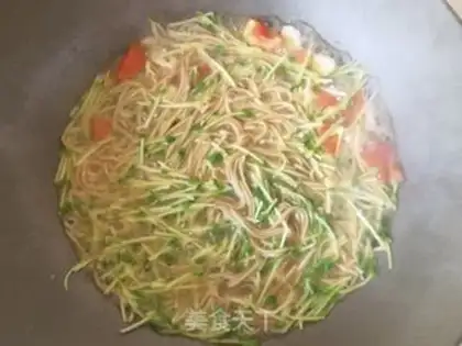 Make Pine willow sprout noodles step 9