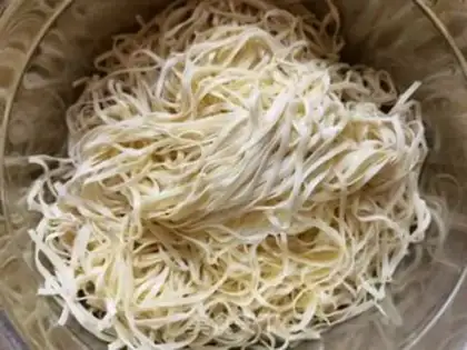Make Soybeans horned halogen noodles step 0