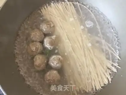 Make Beefballs boiled noodles step 4