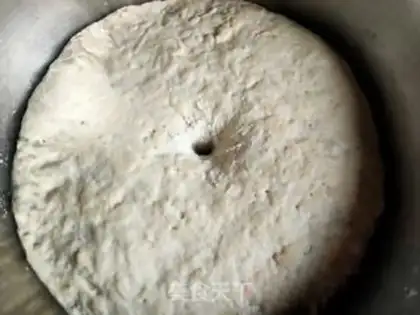 Make Sesame sauce, red sugar rolls step 1