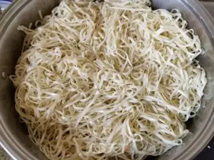 Make Soybeans horned halogen noodles step 3