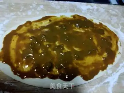 Make Sesame sauce, red sugar rolls step 5