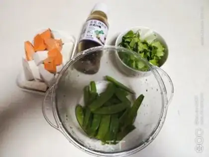 Make Potato-head corn, Dutch bean salad step 1