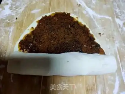 Make Sesame sauce, red sugar rolls step 7