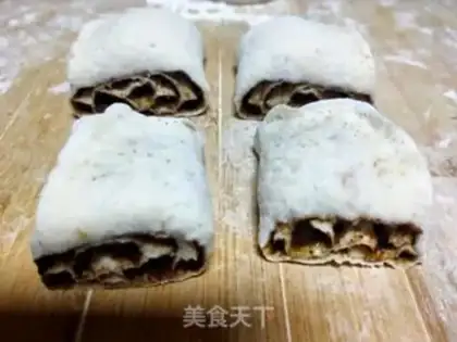 Make Sesame sauce, red sugar rolls step 9
