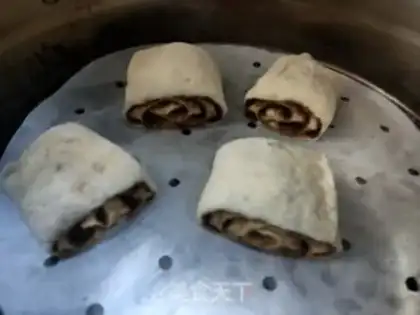 Make Sesame sauce, red sugar rolls step 10