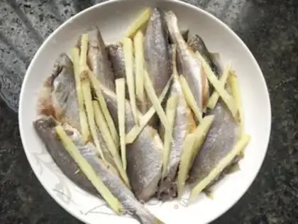 Make Fry the yellow fish step 0