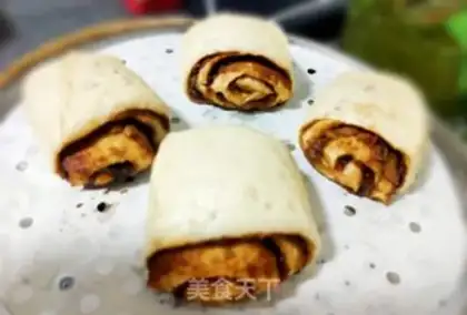 Make Sesame sauce, red sugar rolls step 14
