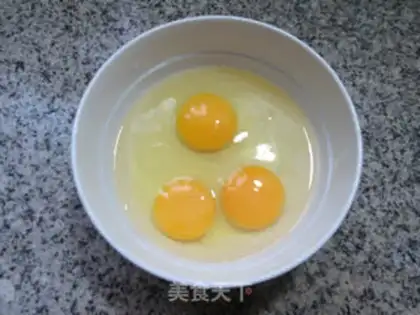 Make Shrimp fried eggs step 1