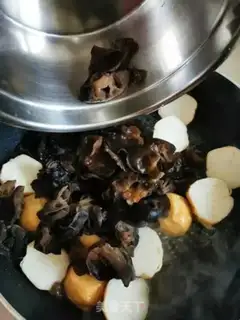Make Wild head fried fishballs step 4