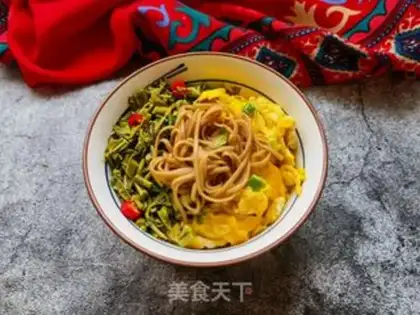 Make Scrambled eggs for wheat noodles step 12