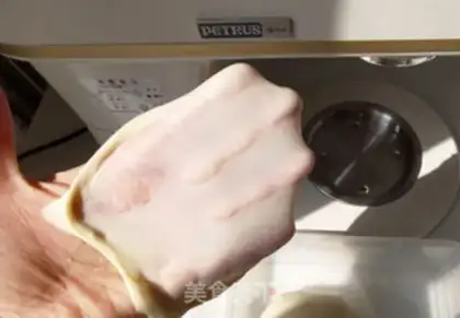 Make Classic Hong Kong toast step 7