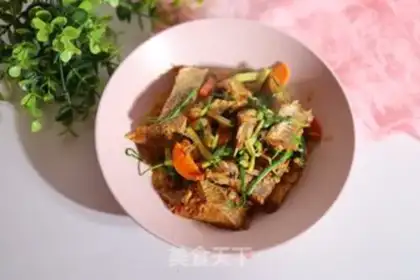 Make Celery makes salted fish step 7