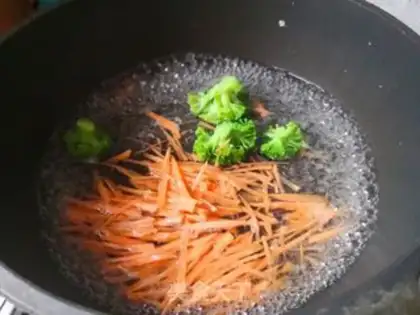 Make Salad noodles step 1