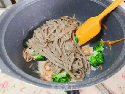 Make Salad noodles step 4